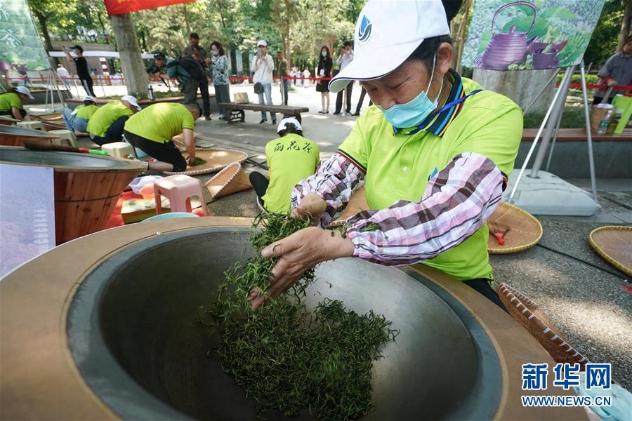 南京举行雨花茶手工炒制大赛